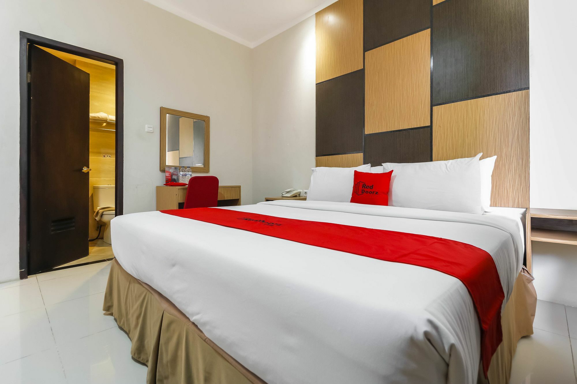 RedDoorz Plus near Pantai Losari Makasar Zewnętrze zdjęcie